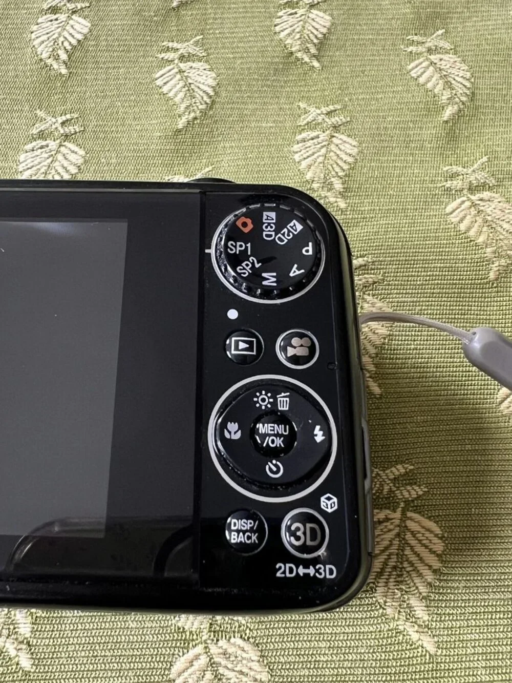 Near Mint xFujifilm FinePix REAL 3D W3 Camera 10.0MP BLACK 32 gb Manual Charger